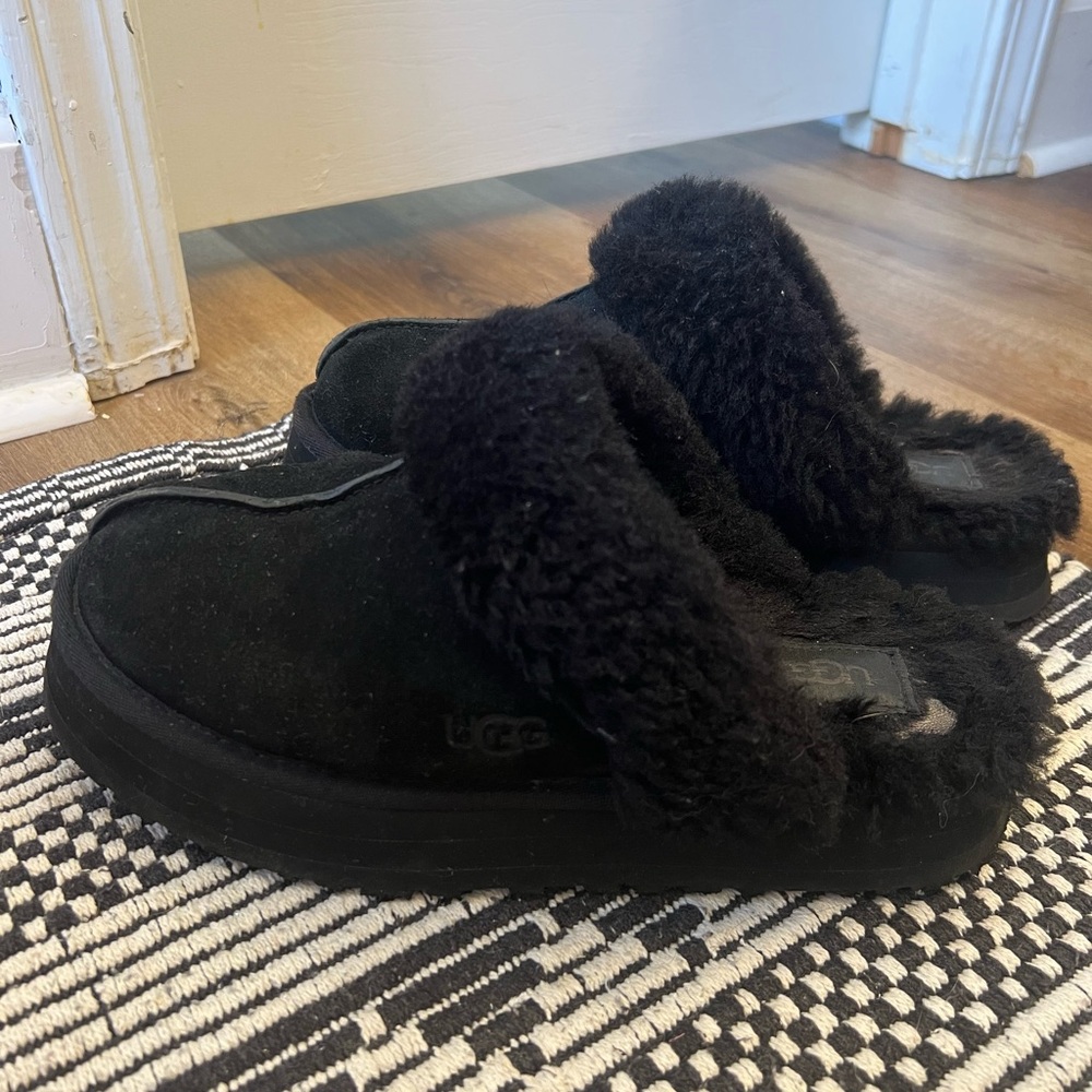 Platform UGG Black Fuzzy Slippers